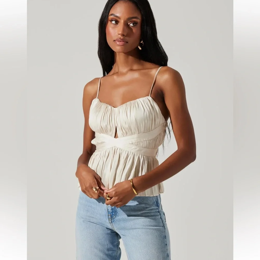 Astr NWT Katie Pleated Tank Top Cream Size Medium - Picture 2 of 13